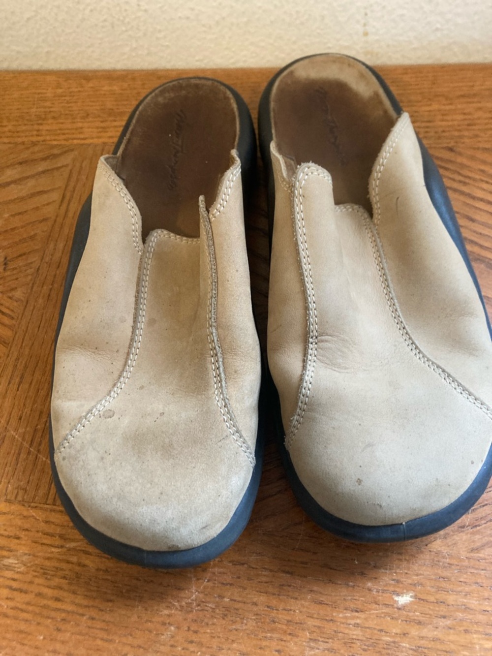 NORM THOMPSON Tan Leather Slides (9)